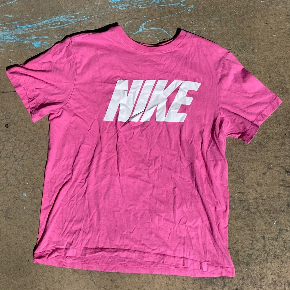 Men’s pink NIKE TEE